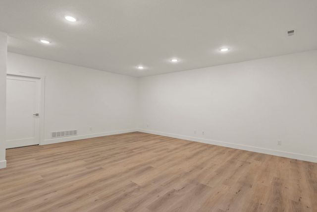 6542 Pelican Street, Bettendorf, IA 52722