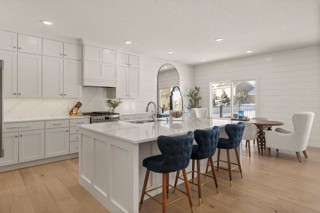 6542 Pelican Street, Bettendorf, IA 52722