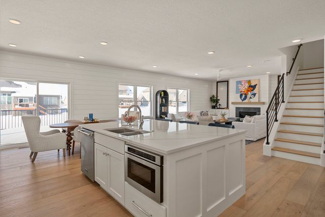 6542 Pelican Street, Bettendorf, IA 52722