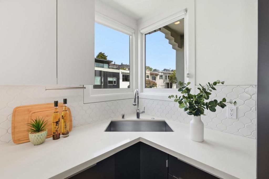 Image 14 of property listing at 1345 20th Street, San Francisco, CA 94107