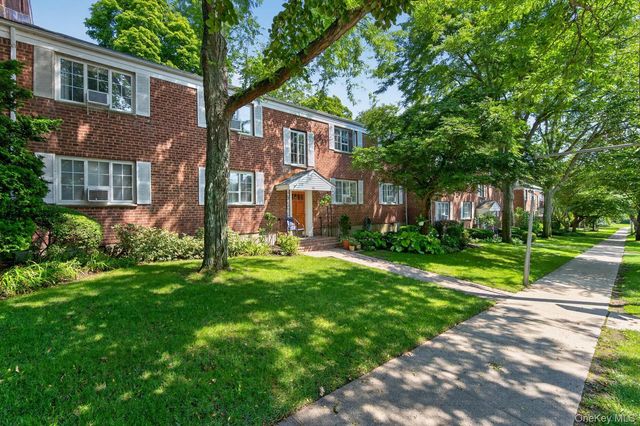 35 Nathan Hale Drive 25B, Huntington, NY 11743