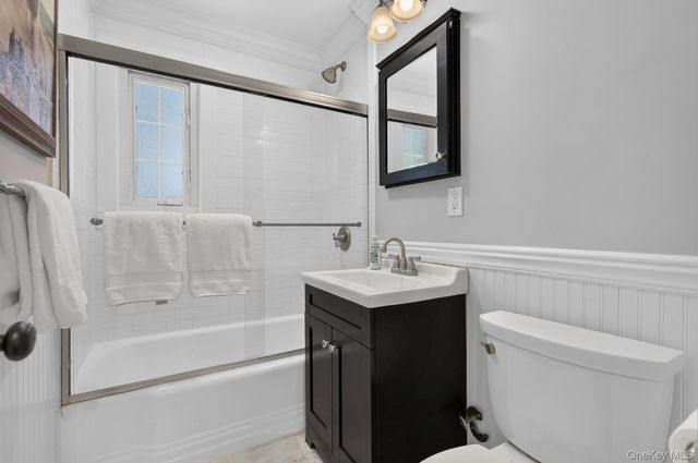 35 Nathan Hale Drive 25B, Huntington, NY 11743