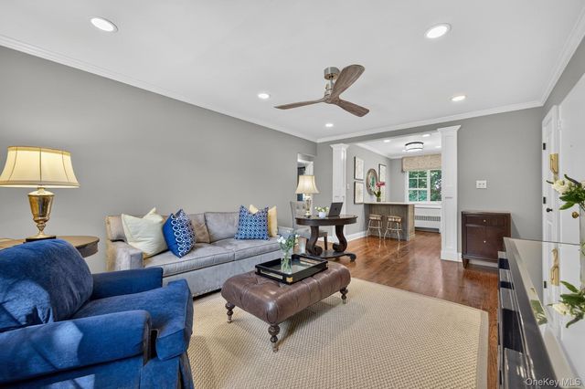35 Nathan Hale Drive 25B, Huntington, NY 11743