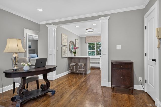 35 Nathan Hale Drive 25B, Huntington, NY 11743