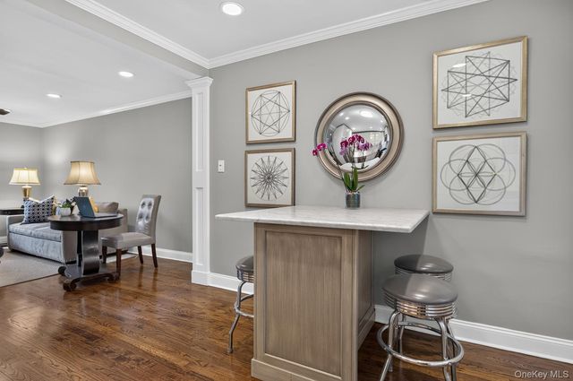 35 Nathan Hale Drive 25B, Huntington, NY 11743