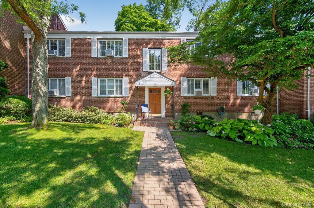 35 Nathan Hale Drive 25B, Huntington, NY 11743