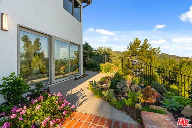 23255 W Paloma Blanca Drive, Malibu, CA 90265