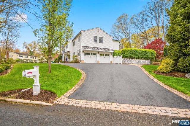 120 Tam O Shanter, Mahwah, NJ 07430