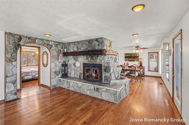11235 W Broomfield Road, Remus, MI 49340