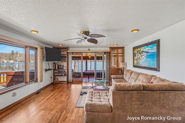 11235 W Broomfield Road, Remus, MI 49340