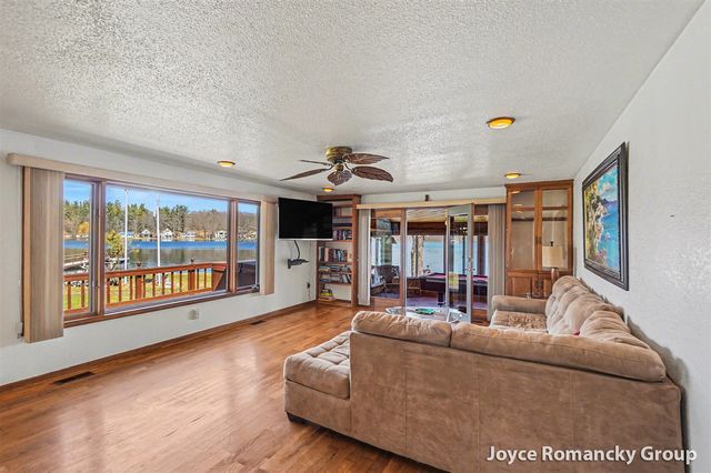 11235 W Broomfield Road, Remus, MI 49340