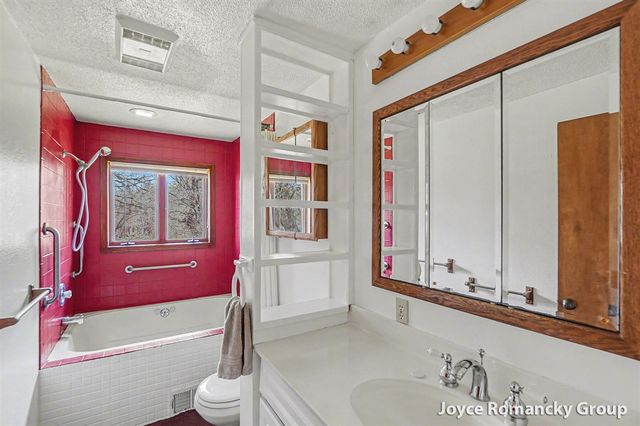 11235 W Broomfield Road, Remus, MI 49340