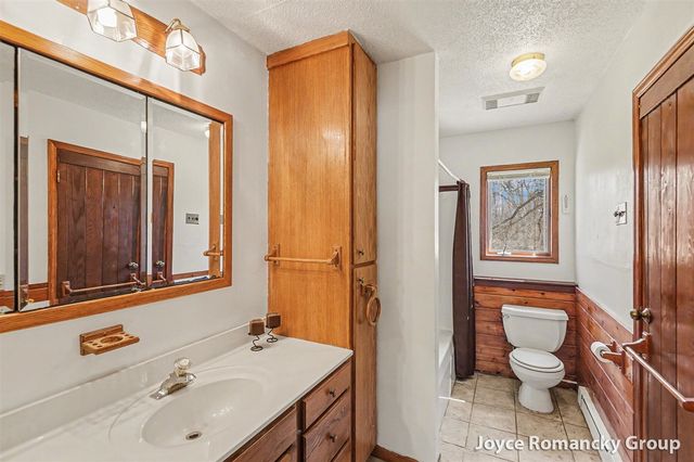 11235 W Broomfield Road, Remus, MI 49340