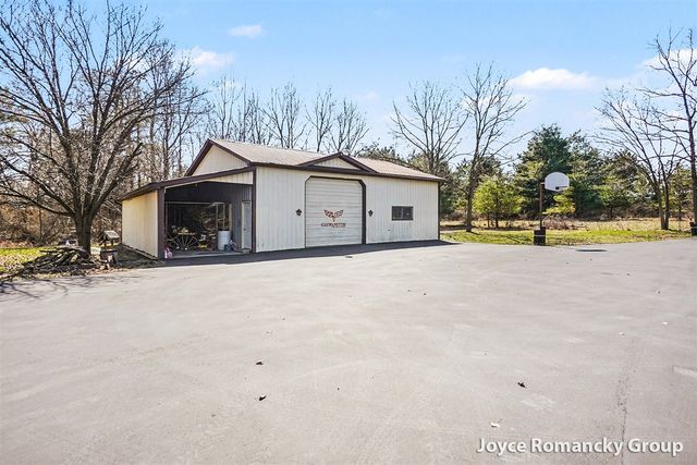 11235 W Broomfield Road, Remus, MI 49340