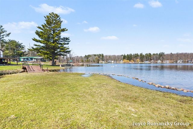 11235 W Broomfield Road, Remus, MI 49340