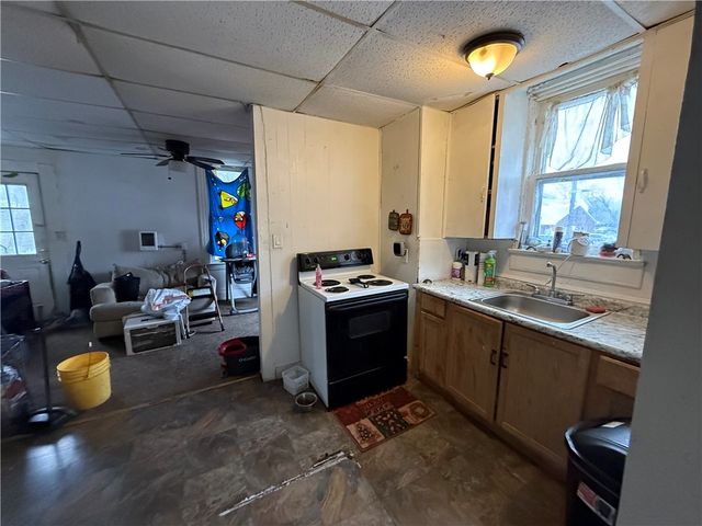 320 W Birch St, City Of But Sw, PA 16001