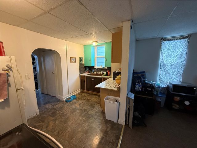 320 W Birch St, City Of But Sw, PA 16001