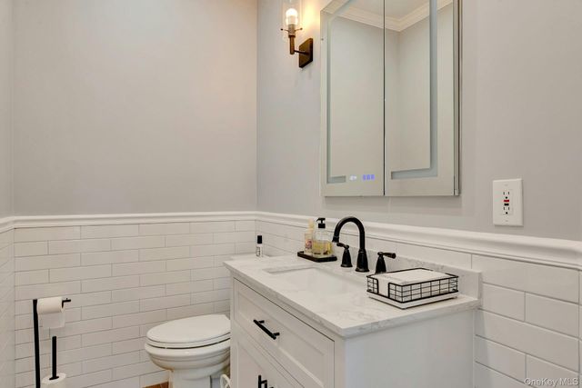 150 Landing Lane, Baiting Hollow, NY 11933