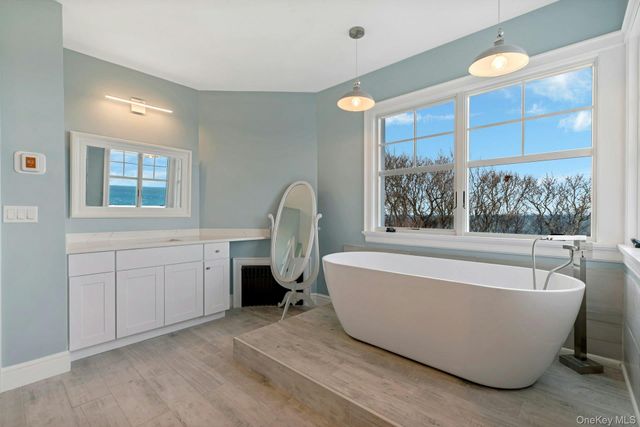 150 Landing Lane, Baiting Hollow, NY 11933