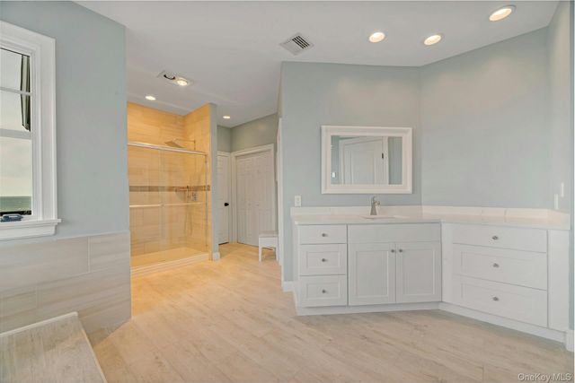 150 Landing Lane, Baiting Hollow, NY 11933