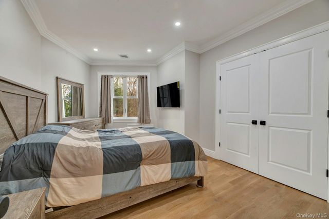 150 Landing Lane, Baiting Hollow, NY 11933