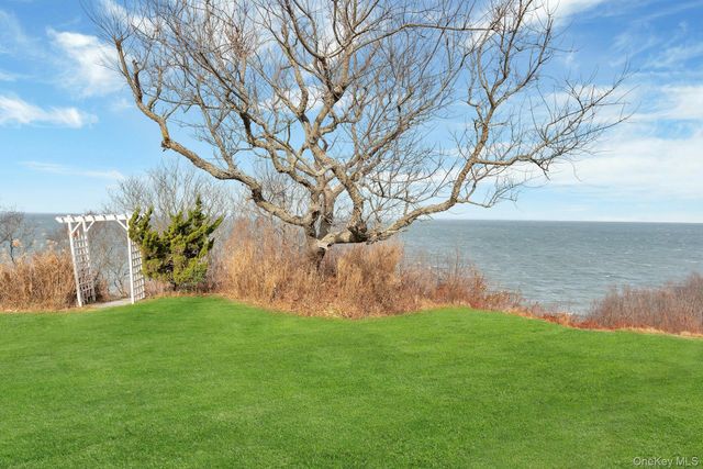 150 Landing Lane, Baiting Hollow, NY 11933