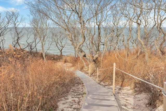 150 Landing Lane, Baiting Hollow, NY 11933