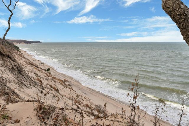 150 Landing Lane, Baiting Hollow, NY 11933