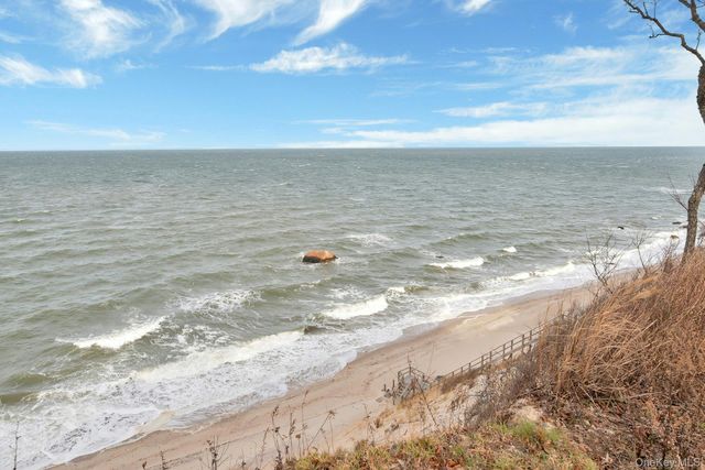 150 Landing Lane, Baiting Hollow, NY 11933