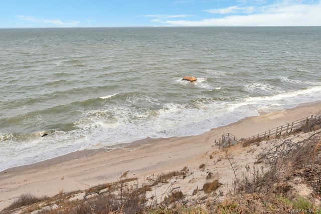 150 Landing Lane, Baiting Hollow, NY 11933