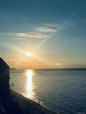 150 Landing Lane, Baiting Hollow, NY 11933