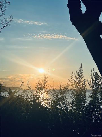 150 Landing Lane, Baiting Hollow, NY 11933