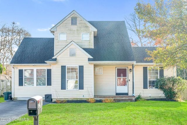 21 Shelli Terrace, Barnegat, NJ 08005