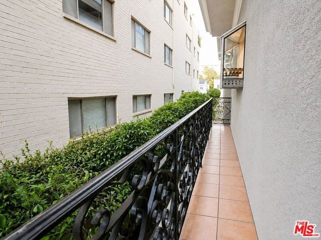 342 N Palm Dr 201, Beverly Hills, CA 90210