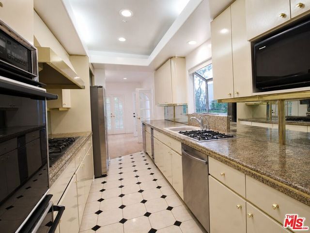 342 N Palm Dr 201, Beverly Hills, CA 90210
