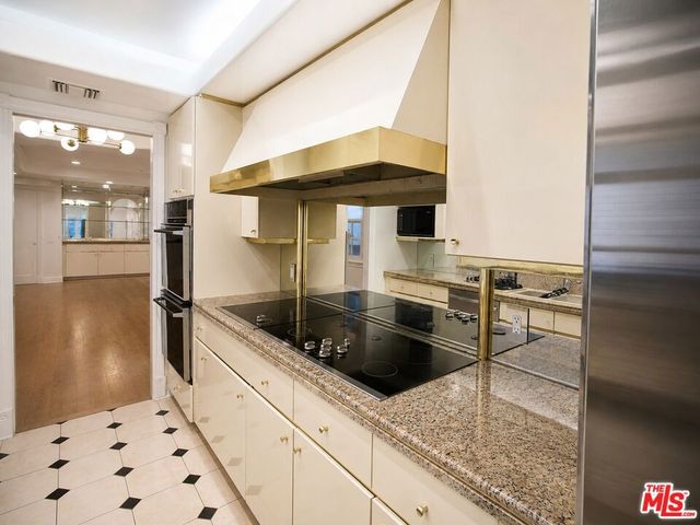 342 N Palm Dr 201, Beverly Hills, CA 90210