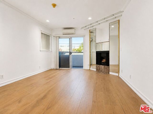 342 N Palm Dr 201, Beverly Hills, CA 90210
