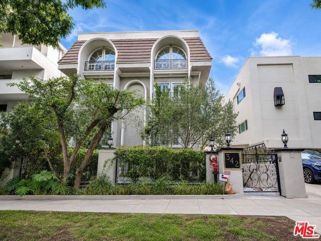 342 N Palm Dr 201, Beverly Hills, CA 90210