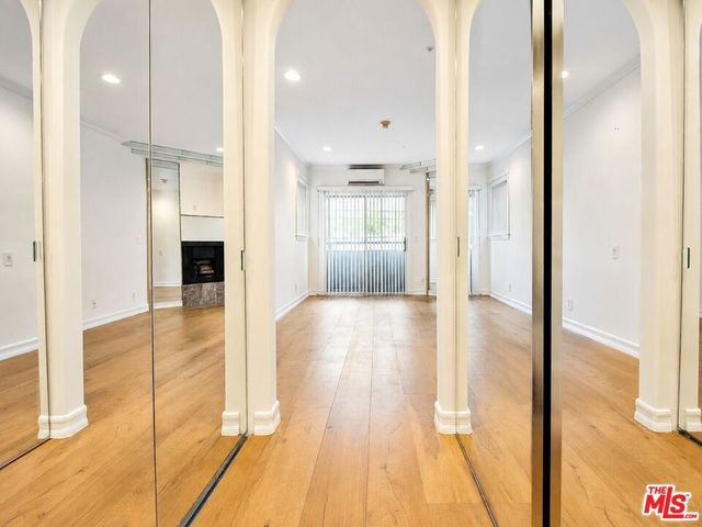 342 N Palm Dr 201, Beverly Hills, CA 90210