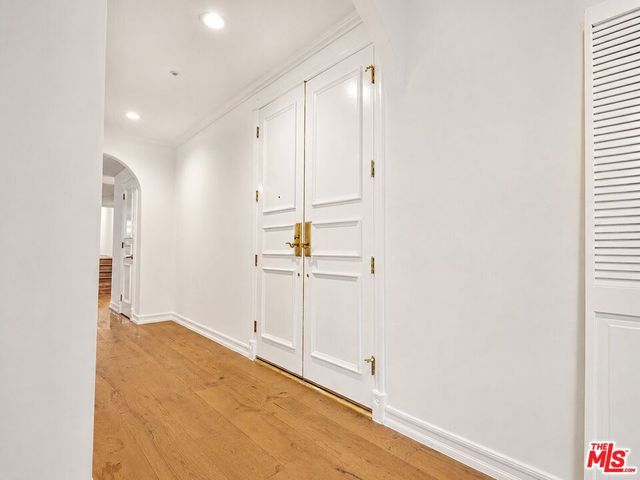 342 N Palm Dr 201, Beverly Hills, CA 90210