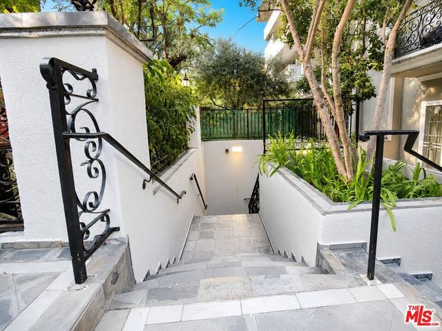342 N Palm Dr 201, Beverly Hills, CA 90210