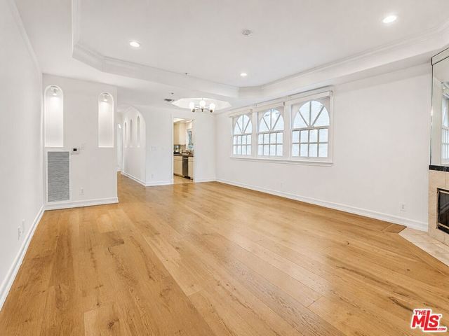 342 N Palm Dr 201, Beverly Hills, CA 90210