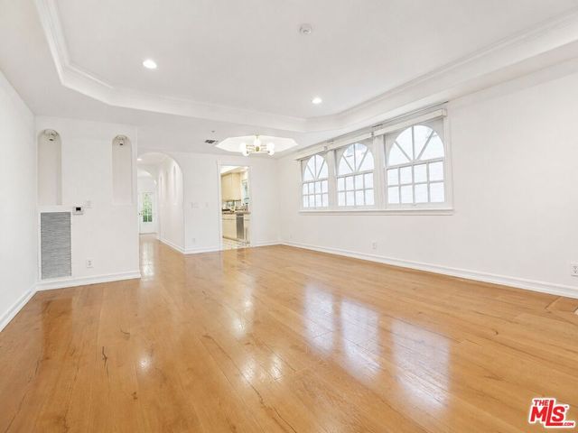 342 N Palm Dr 201, Beverly Hills, CA 90210