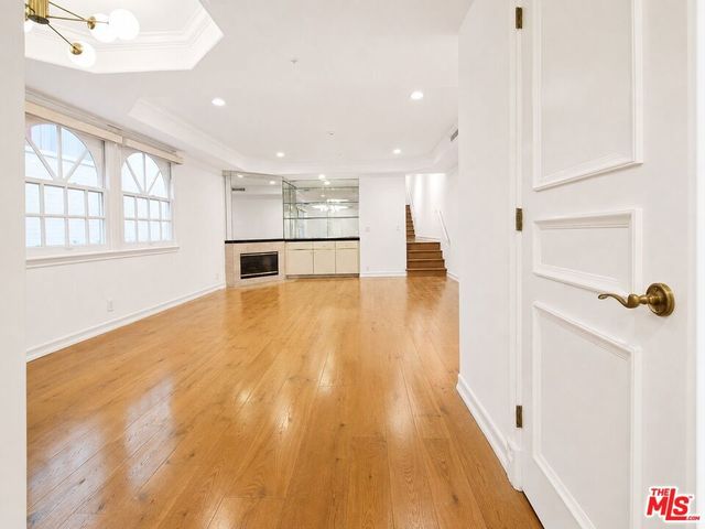 342 N Palm Dr 201, Beverly Hills, CA 90210