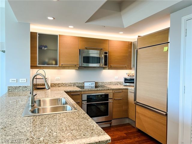 322 Karen Avenue 805, Las Vegas, NV 89109