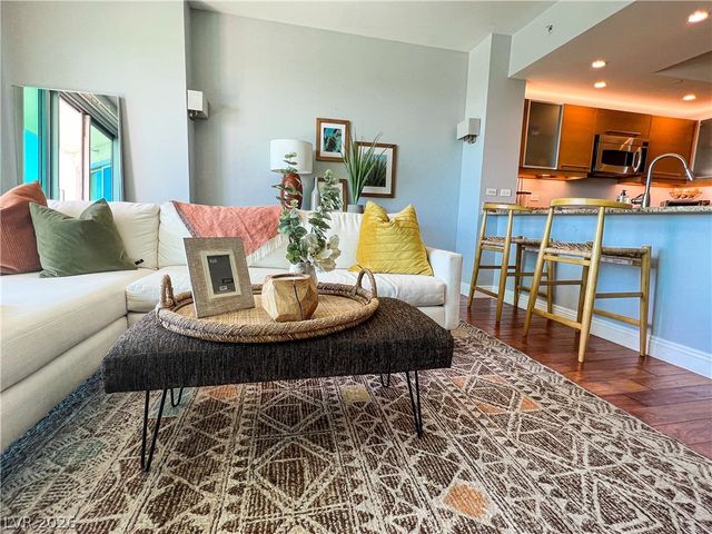 322 Karen Avenue 805, Las Vegas, NV 89109