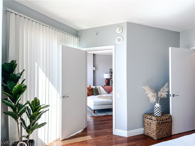 322 Karen Avenue 805, Las Vegas, NV 89109