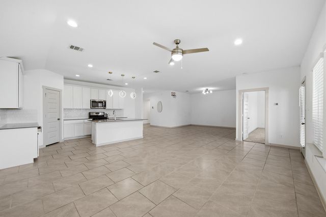 818 Starcross Bend Drive, Missouri City, TX 77459