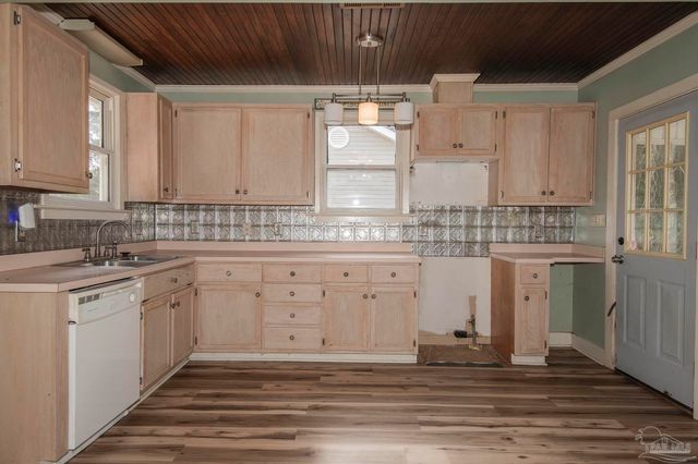 5911 Lillian Hwy, Pensacola, FL 32506