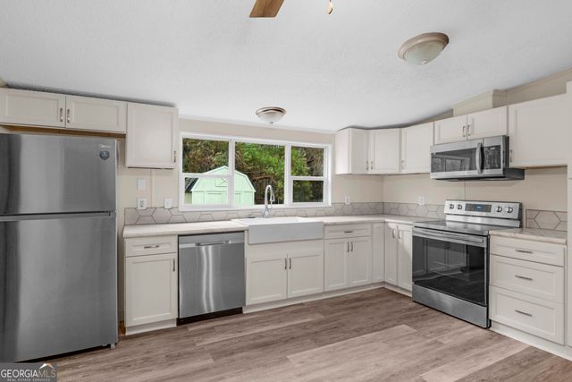 112 Cheryl Court NE, Ludowici, GA 31316